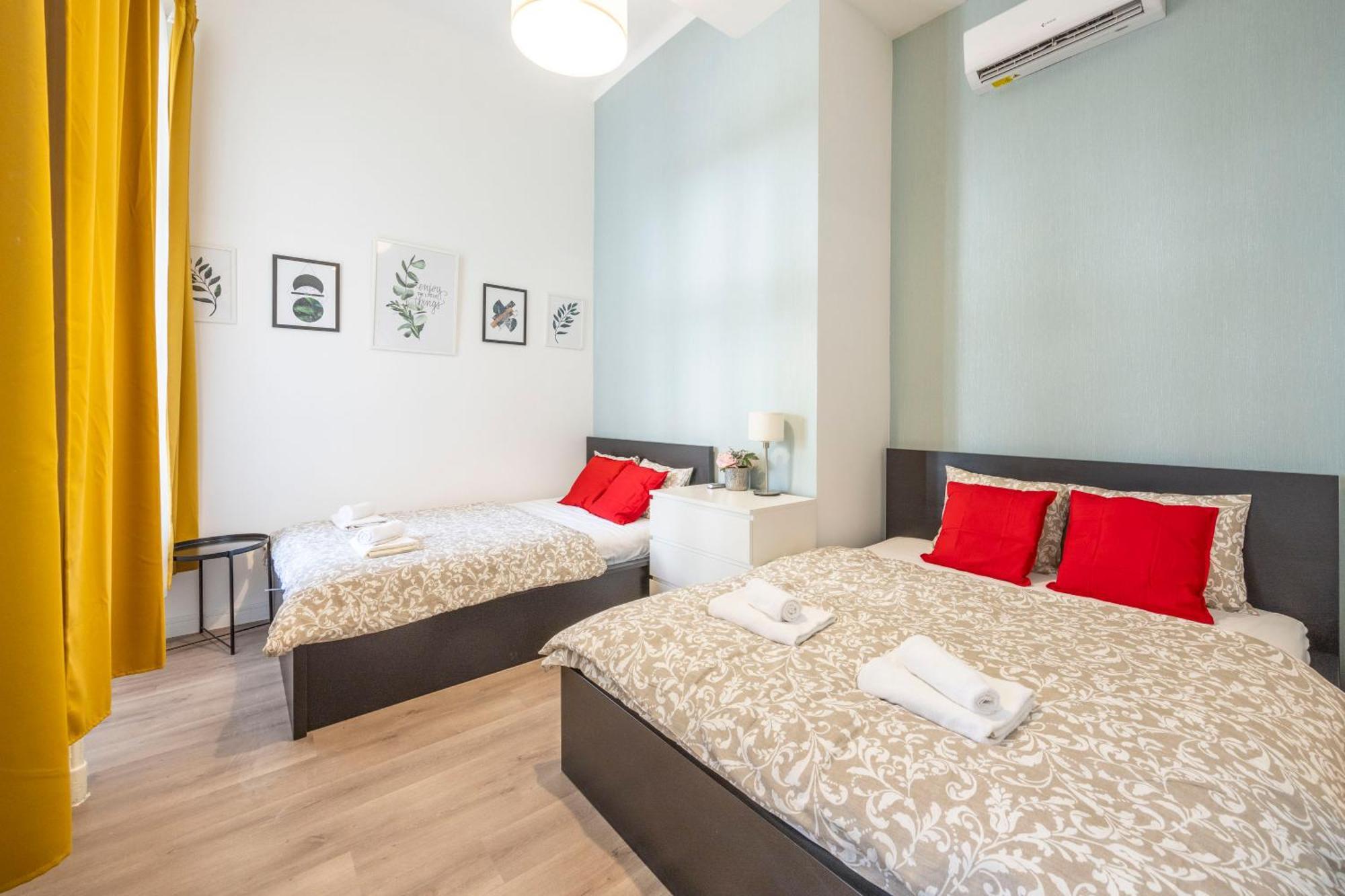 Spacious Cozy Home With 4Bedroom In The Heart Of Bp Budapest Exterior photo